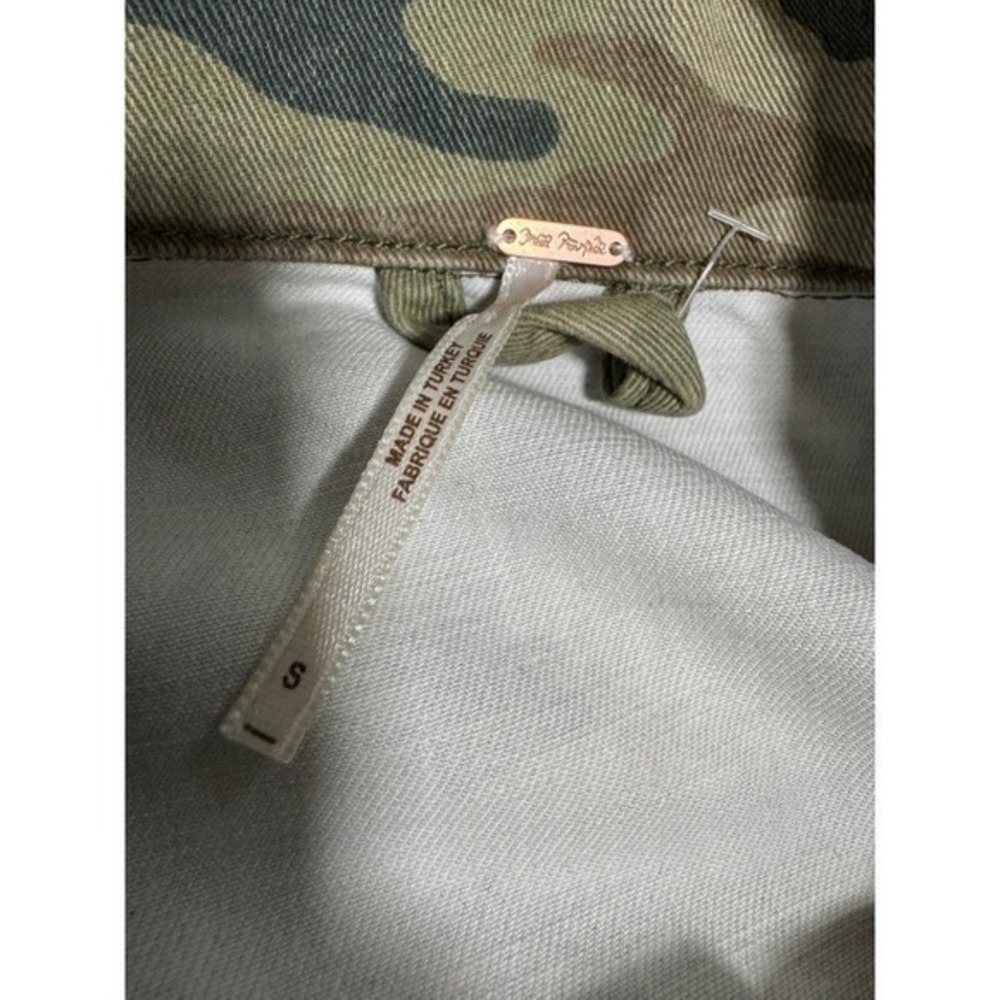 Free People Camo Cropped Denim Jacket Green Camouflage Raw Hem Small - Picture 6 of 7